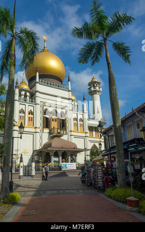 La Mosquée Sultan vu de Bussorah Street, Singapour. Banque D'Images