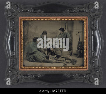 Cette image historique montre le sergent Cornelius V. Moore, un soldat qui a servi dans plusieurs régiments pendant la guerre de Sécession. Moore sert avec la compagnie B du 100th New York Volunteers, le 39th Illinois Regiment, le 106th New York Volunteers et le 11th Vermont Regiment. Son service militaire reflète les rôles complexes et variés que les soldats ont joués pendant la guerre. Banque D'Images