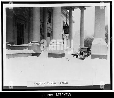 Neige à l'entrée nord du portique de la Maison Blanche RCAC2002713045 Banque D'Images