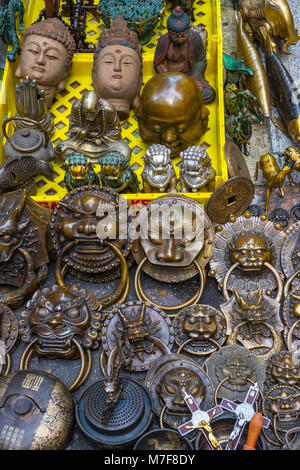 Heurtoirs de porte du marché Cat Street, Hong Kong Banque D'Images