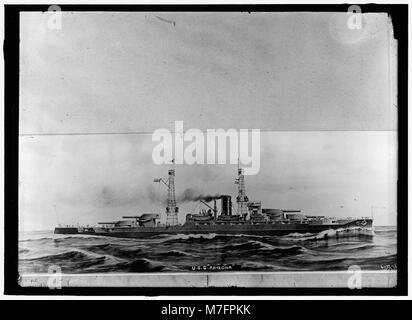 Une photographie de l'USS Arizona, un cuirassé américain qui a été coulé lors de l'attaque de Pearl Harbor en 1941, représentant un moment charnière dans l'histoire militaire américaine. Banque D'Images
