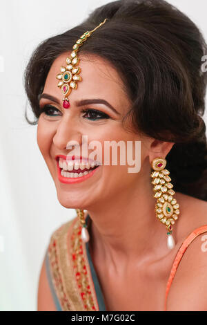 Portrait de la préparation de la mariée mariage sikh indien Banque D'Images