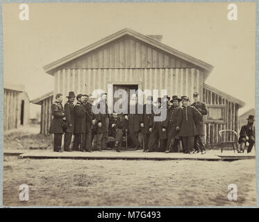 Cette photographie historique montre le général Ulysses S. Grant et son état-major pendant l'hiver 1865 à City point, en Virginie, un endroit clé pendant la guerre de Sécession. Grant supervisait les opérations militaires alors que la guerre approchait de sa fin. Banque D'Images