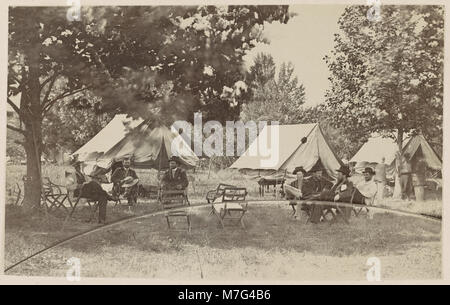 Une photographie du général Ulysses S. Grant et de son état-major à City point, Virginie, au cours de l'été 1864, reflétant un moment clé de la guerre de Sécession. Banque D'Images