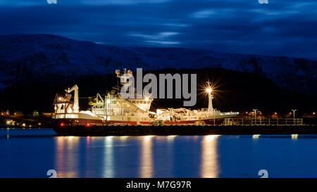 Bateau amarré à Alesund,Nowar au crépuscule en hiver Banque D'Images