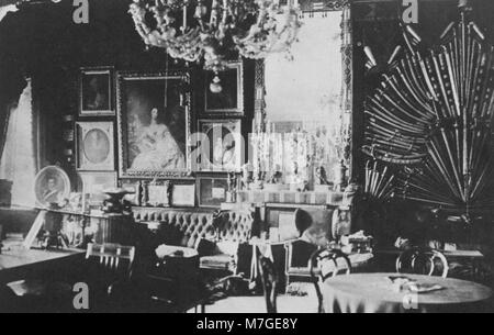 Une photographie vintage de Russie, montrant une pièce dans le palais Sheremetev à Pétersbourg, capturant l'intérieur opulent typique de l'aristocratie russe. Banque D'Images