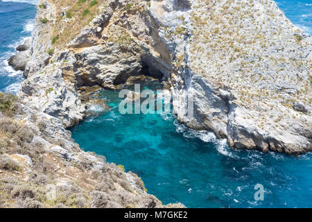 Vue de la plage de Kastro à partir de la vieille ville de Kastro (château), sur l'île de Skiathos en Grèce Banque D'Images