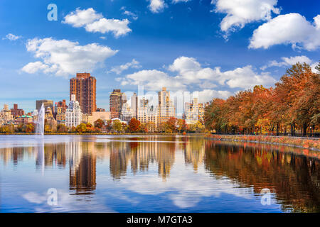 New York, New York à central park en automne. Banque D'Images
