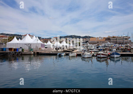 Bateaux de pêche au vieux Port Vieux Port, Vieille Ville du Suquet, Cannes, Côte d'Azur, France Sud, France, Europe Banque D'Images