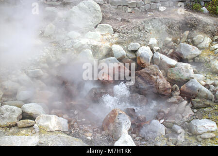 Furnas, île de Sao Miguel, Açores, Portugal - la geothermal hot springs où vous pourrez déguster un dîner traditionnel cuit, le volcan souterrain Banque D'Images