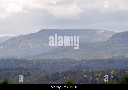 Paysage de moyenne montagne à Evje, centre de la Norvège. Banque D'Images