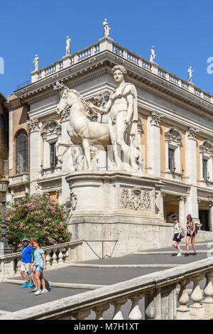 Les touristes descendant Cordonata, Capitole, Campidoglio, Rome, Italie Banque D'Images