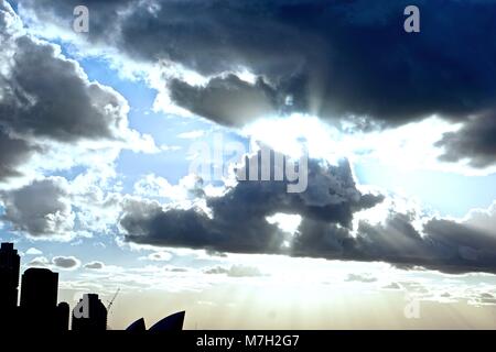 Ciel sauvages sur Sydney, Australie. Banque D'Images