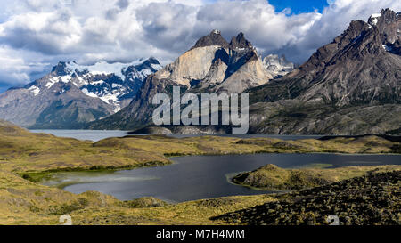 Vue panoramique de Los Cuernos et Lago Nordenskjold, Parc National Torres del Paine, Patagonie, Chili Banque D'Images