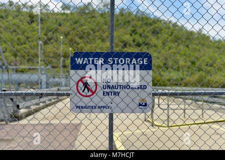 Pas de stockage de l'eau à l'entrée des pénalités s'appliquent, signalisation, Ross River Dam, barrage Ross, Kelso Accès France Banque D'Images