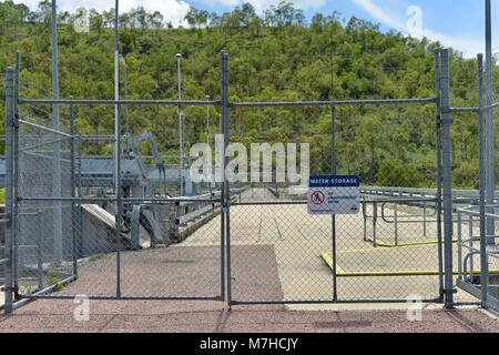 Pas de stockage de l'eau à l'entrée des pénalités s'appliquent, signalisation, Ross River Dam, barrage Ross, Kelso Accès France Banque D'Images