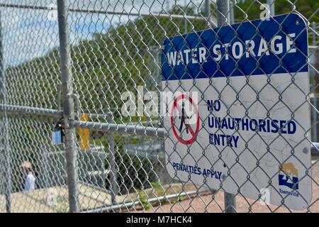 Pas de stockage de l'eau à l'entrée des pénalités s'appliquent, signalisation, Ross River Dam, barrage Ross, Kelso Accès France Banque D'Images
