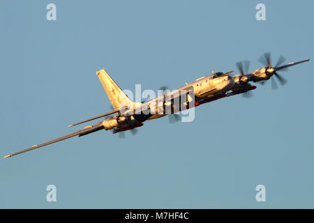 Tu-95MSM X-101 bombardier stratégique avec des missiles vol d'essai. Banque D'Images