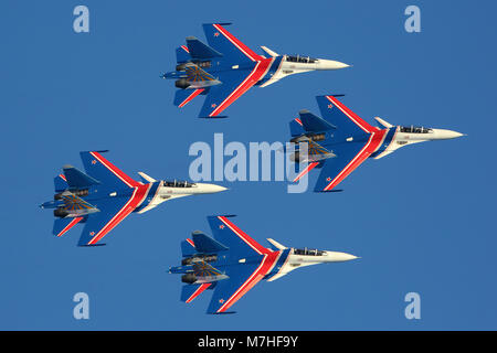 Su-30SM des avions de combat de l'équipe acrobatique Chevaliers russes. Banque D'Images