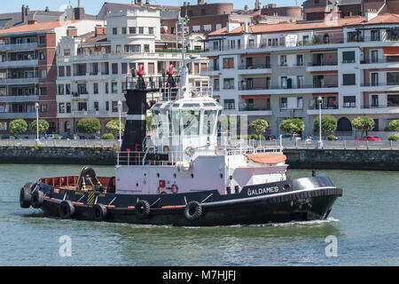 Remorqueur bateau naviguant sur le fleuve Nervión, Bilbao, Vizcaya, Pays Basque, Espagne, Banque D'Images