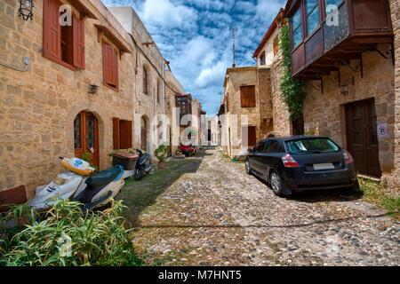 Rue étroite et l'architecture de la vieille ville médiévale de Rhodes - Grèce, Rue Apolloniou Banque D'Images