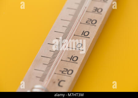Thermomètre indiquant la température élevée Banque D'Images