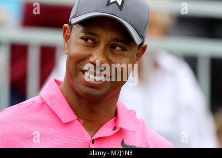 Palm Harbor, Florida, USA. Mar 10, 2018. DOUGLAS R. CLIFFORD | fois.Tiger Woods s'apprête à l'au 1er trou tout en jouant le Copperhead Cours sur samedi (3/10/18) au cours de la troisième série de la Valspar championnat au Innisbrook Golf and Spa Resort à Palm Harbor. Credit : Douglas R. Clifford/Tampa Bay Times/ZUMA/Alamy Fil Live News Banque D'Images