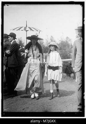 BONAPARTE, Mme. JEROME N. À HORSE SHOW AVEC FILLE RCAC2016866396 Banque D'Images