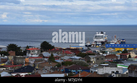 Vue panoramique de Punta Arenas et détroit de Magellan. Patagonie, Chili, Amérique du Sud Banque D'Images