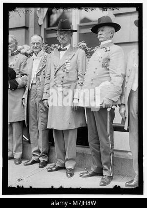 Réunion de la Confédération. GEN. HARRISON DE MISSISSIPPI, COMMANDANT EN CHEF, AVEC LES GÉNÉRAUX MICKEY ET DINKINS RCAC2016867906 Banque D'Images