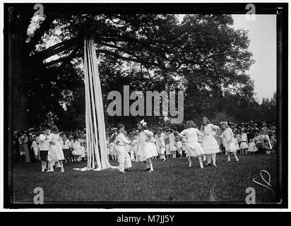 Fête de charité de l'amitié. MAYPOLE DANCE RCAC2016866347 Banque D'Images