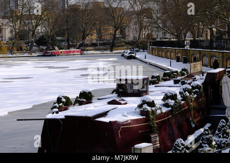 La petite Venise dans la neige, Maida Vale, Londres, Royaume-Uni Banque D'Images