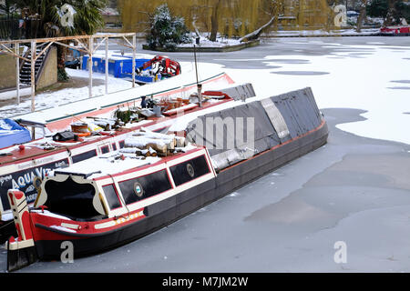 La petite Venise dans la neige, Maida Vale, Londres, Royaume-Uni Banque D'Images