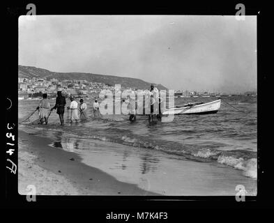 Carmel et Haïfa. Faites glisser dans le transport de pêcheur-net. La baie de Haïfa et Carmel LOC.15377 matpc Banque D'Images