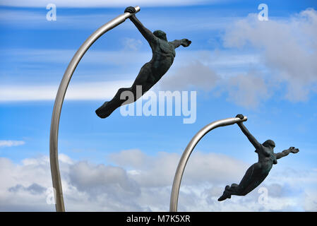 Amor al Viento (amour du vent), une sculpture sur le front de mer de Puerto Natales, Chili / Patagonie Banque D'Images