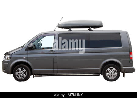 La mini-fourgonnette moderne avec toit isolé sur blanc. Banque D'Images