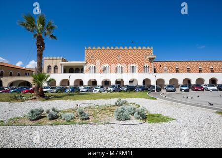 RHODES, Grèce - Mai 04 : chambre des complexes Gouverneur construit pendant l'occupation italienne dans un style art déco à Le port de Mandraki sur Mai 04, 2016 à Rhodes, le GRE Banque D'Images