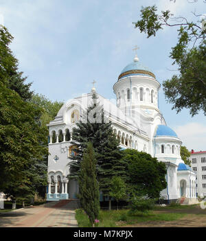 La cathédrale Saint Constantin et Hélène de Bălți, Moldavie, est une église orthodoxe orientale dédiée aux saints Constantin et Hélène, connue pour son architecture en dôme et son iconographie intérieure. Banque D'Images