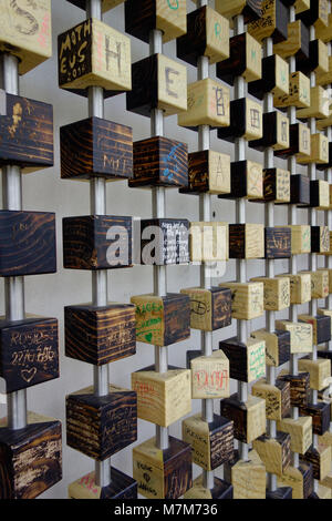 Mur de pixel art installation par la tomate au Queen Elizabeth Olympic Park, Londres, UK Banque D'Images