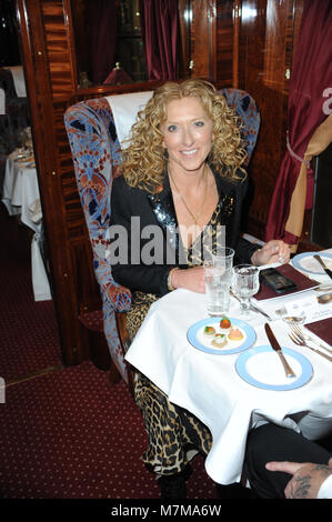 Le Prince's Trust Investir dans des contrats à terme de la gare de Victoria sur le train British Pullman Belmond comprend : Kelly Hoppen Où : London, Royaume-Uni Quand : 08 Feb 2018 Credit : WENN.com Banque D'Images