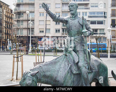 SAN SEBASTIAN, ESPAGNE - Février 8, 2018 : Don Quichotte et Sancho Panza Sculpture par Lorenzo Coullaut Valera - Banque D'Images