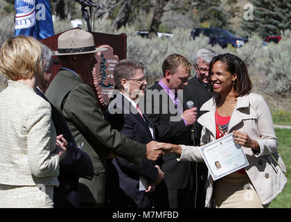 Cérémonie de naturalisation à Mammoth Hot Springs dans le Parc National de Yellowstone Cérémonie de naturalisation à Mammoth Hot Springs dans le Parc National de Yellowstone ; Banque D'Images