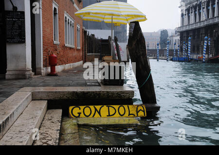 Gondoles post, Venise, Italie. Banque D'Images