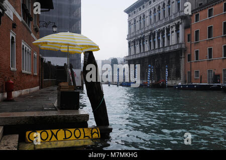 Gondoles post, Venise, Italie. Banque D'Images