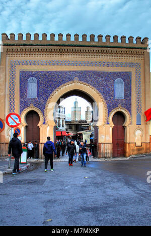 Bab Boujloud dans la médina de Fès au Maroc Banque D'Images