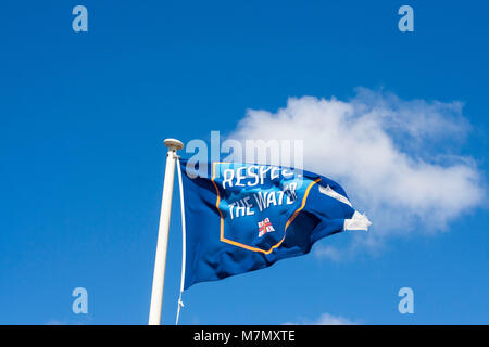 Respect de la RNLI l'eau drapeau à Kerry Irlande Banque D'Images