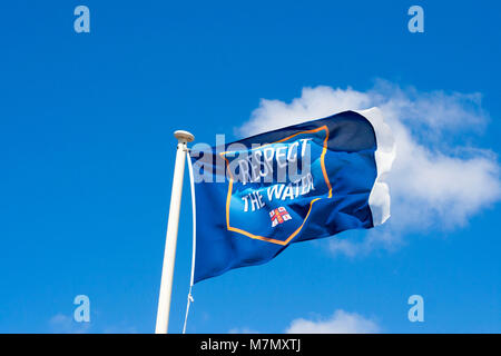 Respect de la RNLI l'eau drapeau à Kerry Irlande Banque D'Images