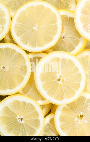 Les tranches de citron dans un rafraichissement photography Banque D'Images