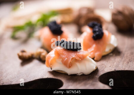 Canapés au saumon fumé et caviar Banque D'Images