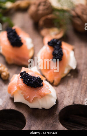 Canapés au saumon fumé et caviar Banque D'Images